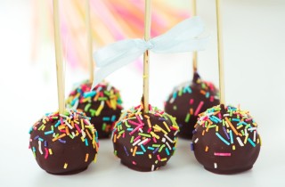Cake pops, la ricetta per realizzarli e 10 idee per decorarli in maniera originale