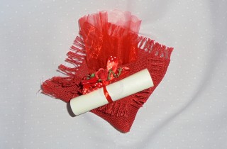 Bomboniere per la laurea originali: come fare il sacchetto di iuta dalla forma particolare