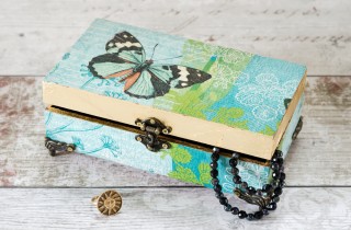 Portagioie fai da te, come personalizzarlo con il decoupage facile