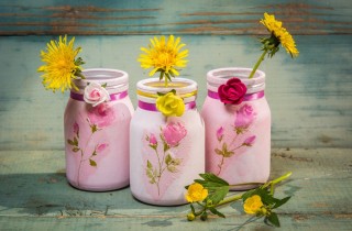 Portafiori fai da te, come farli con i barattoli di vetro decorati con il decoupage