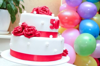 Torte di compleanno per i 50 anni, 5 decorazioni in pasta di zucchero