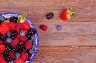 Come lavare fragole e frutti di bosco per non rovinarli