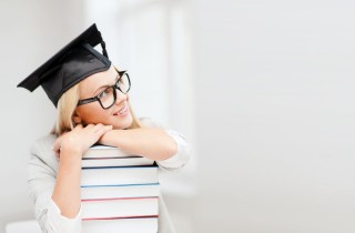 Auguri per la laurea, 10 frasi non banali da dedicare al laureato