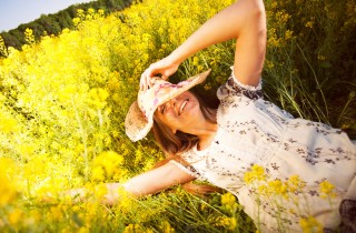 Frasi divertenti sul caldo, le parole da condividere con le amiche