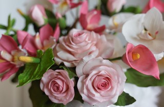 Fiori in pasta di zucchero: tutorial e idee per farli con e senza stampini