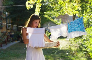 Come stendere i panni per un bucato senza pieghe