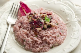 Risotto funghi e radicchio, la ricetta autunnale buonissima