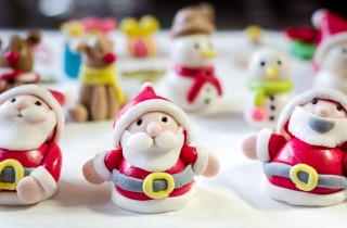 Babbo Natale in pasta di zucchero, come farlo e dove usarlo per il cake design delle feste