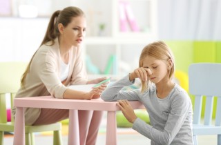 Mio figlio non vuole andare a scuola: cosa fare a seconda delle situazioni