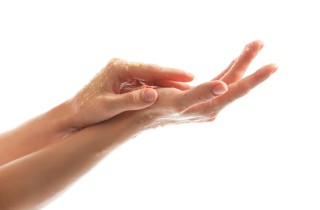 Scrub mani fai da te, 3 ricette semplici e facili