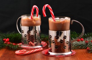 Sottobicchieri natalizi, come decorarli con il decoupage per una tavola allegra