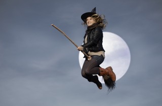 Befana: gli auguri spiritosi da mandare alle amiche sul cellulare