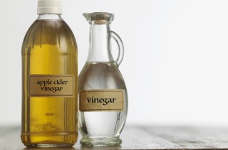 Come pulire casa con l’aceto: 3 usi domestici per risparmiare