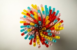 Lavoretti con le cannucce: 3 idee creative per decorare la tavola