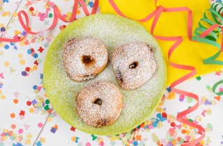 Frittelle di Carnevale alle mele: la ricetta facile e veloce