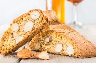 Cantuccini fatti in casa: la ricetta originale toscana