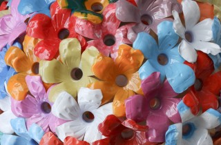 Come fare i gioielli con le bottiglie di plastica