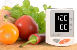 Rimedi naturali per abbassare la pressione, dall'alimentazione alle erbe officinali