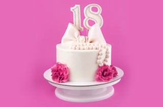 Torte in pasta di zucchero per i 18 anni, 7 idee