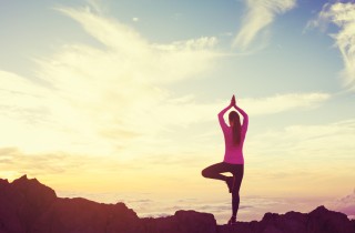 Yoga trekking, la pratica tra quiete e moto