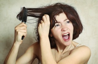 Capelli che si spezzano, 6 cattive abitudini da evitare