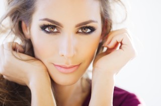 Come truccare le palpebre cadenti: il make-up per ringiovanire lo sguardo