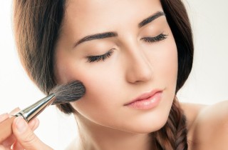 Trucco per viso tondo col tutorial per armonizzare i lineamenti