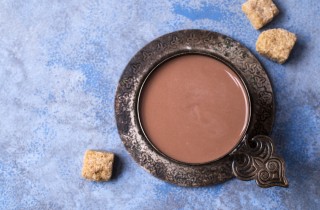 Cioccolata calda densa e golosa fatta in casa