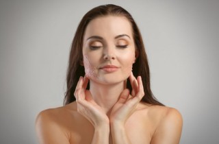 Scrub: cos'è e come si fa il trattamento per avere una pelle luminosa