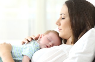 L’insonnia della mamma: perché da quando è nato il mio bambino non riesco a dormire?