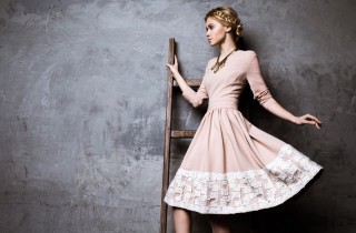 Come vestirsi per un matrimonio a dicembre: il look da invitata giusto