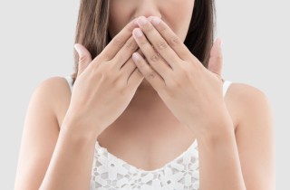 Come curare l'alitosi: il decalogo contro l'alito pesante