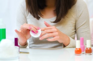 Consigli per togliere lo smalto in gel correttamente