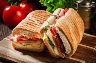 Panini caldi fatti in casa senza piastra: come farli e le idee per farcirli