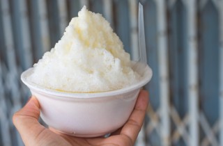 Sorbetto di neve: la ricetta facilissima e gli ingredienti per aromatizzarla