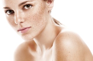 Come applicare la base senza nascondere le lentiggini