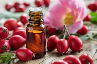I benefici dell’olio di Rosa Canina, segreto di bellezza di Kate Middleton