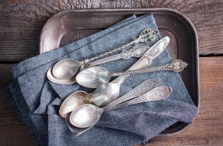 Come pulire l'argento ossidato per farlo brillare