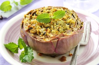 Come fare i carciofi ripieni senza carne in modo semplice e gustoso