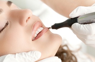 Rossetto tatuato, perché è tanto di moda?