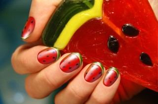 La nail art per l'estate 2019 con 7 decorazioni unghie da copiare