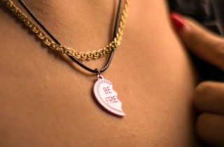 Collana dell’amicizia fai da te: come realizzare i ciondoli con la pasta modellabile