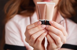 Fondotinta, si può applicare sul corpo?