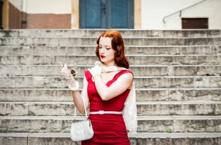 Capelli anni 50: il tutorial per una pettinatura ondulata facile