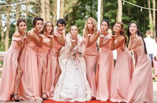 Damigelle di matrimonio: perché l'abito è uguale per tutte?