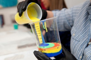 Hobby artistici: come dipingere con la colata acrilica