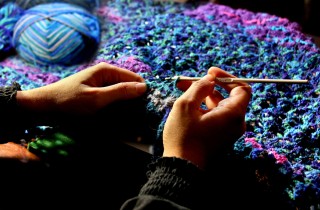 Scialle uncinetto: tutorial e schema per fare un modello facile e bello