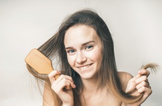 Perché i capelli con il tempo diventano più sottili?