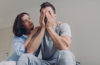 Partner che non parla o non si fida: cosa fare per cambiare la situazione