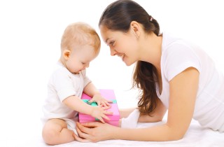 Perché il papà fa un regalo alla mamma alla nascita del bambino?